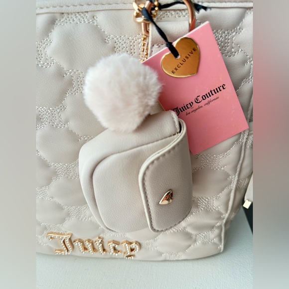 Juicy Couture Quilted Cream Bag + Pouch – Gold Chain, Pom-Pom Charm, NWT - Picture 3 of 8